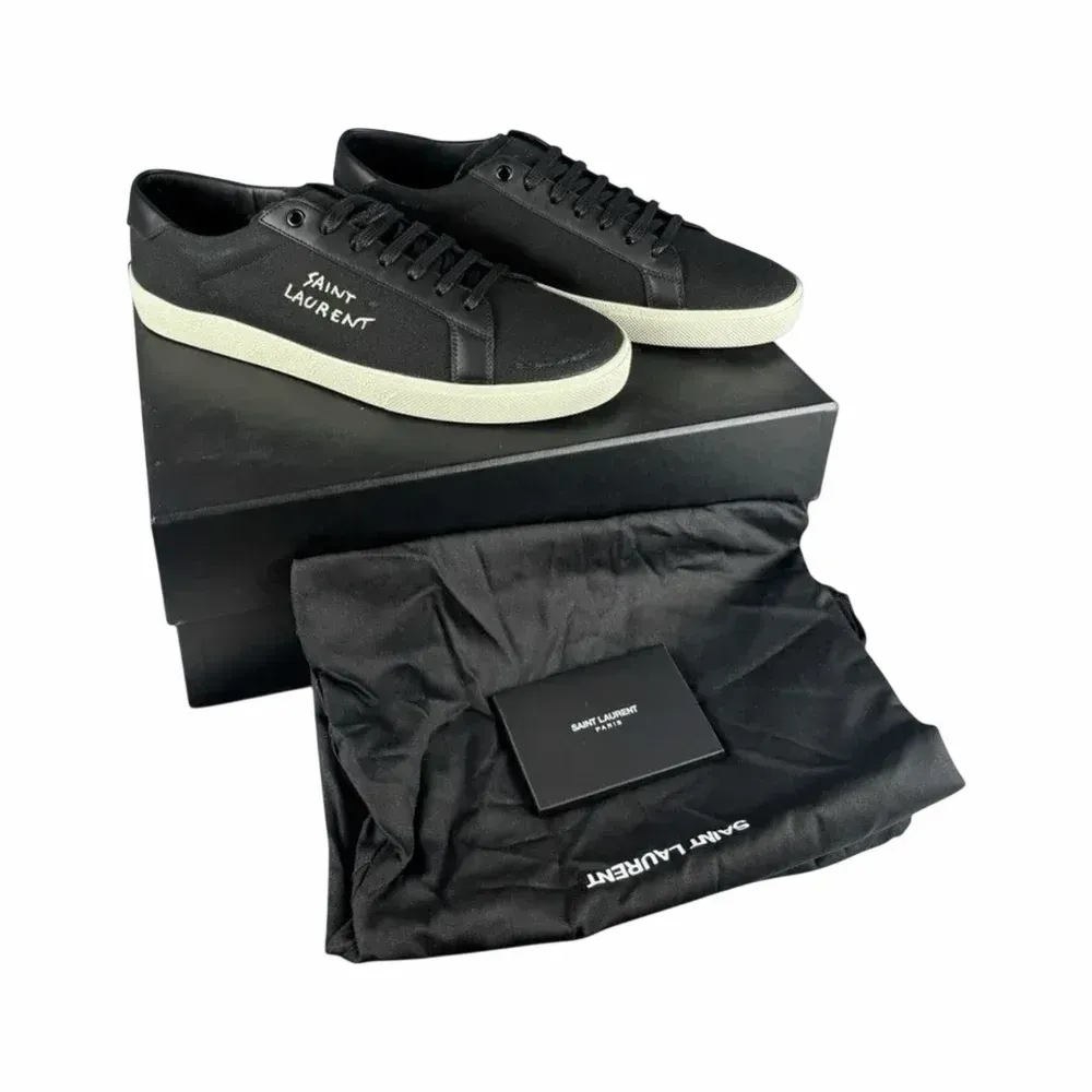 Saint Laurent Court Classic SL/06