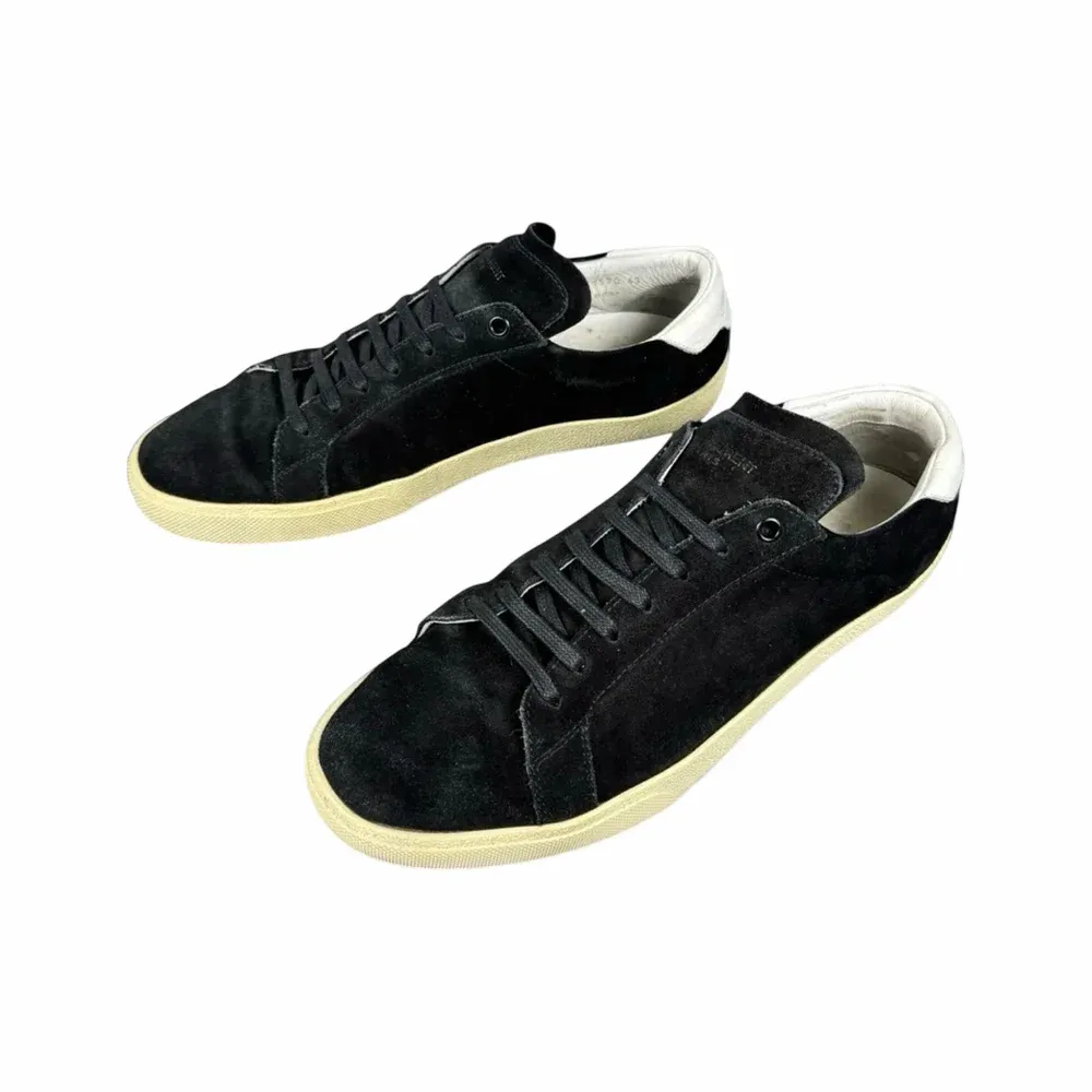 Saint Laurent Court Classic SL/06