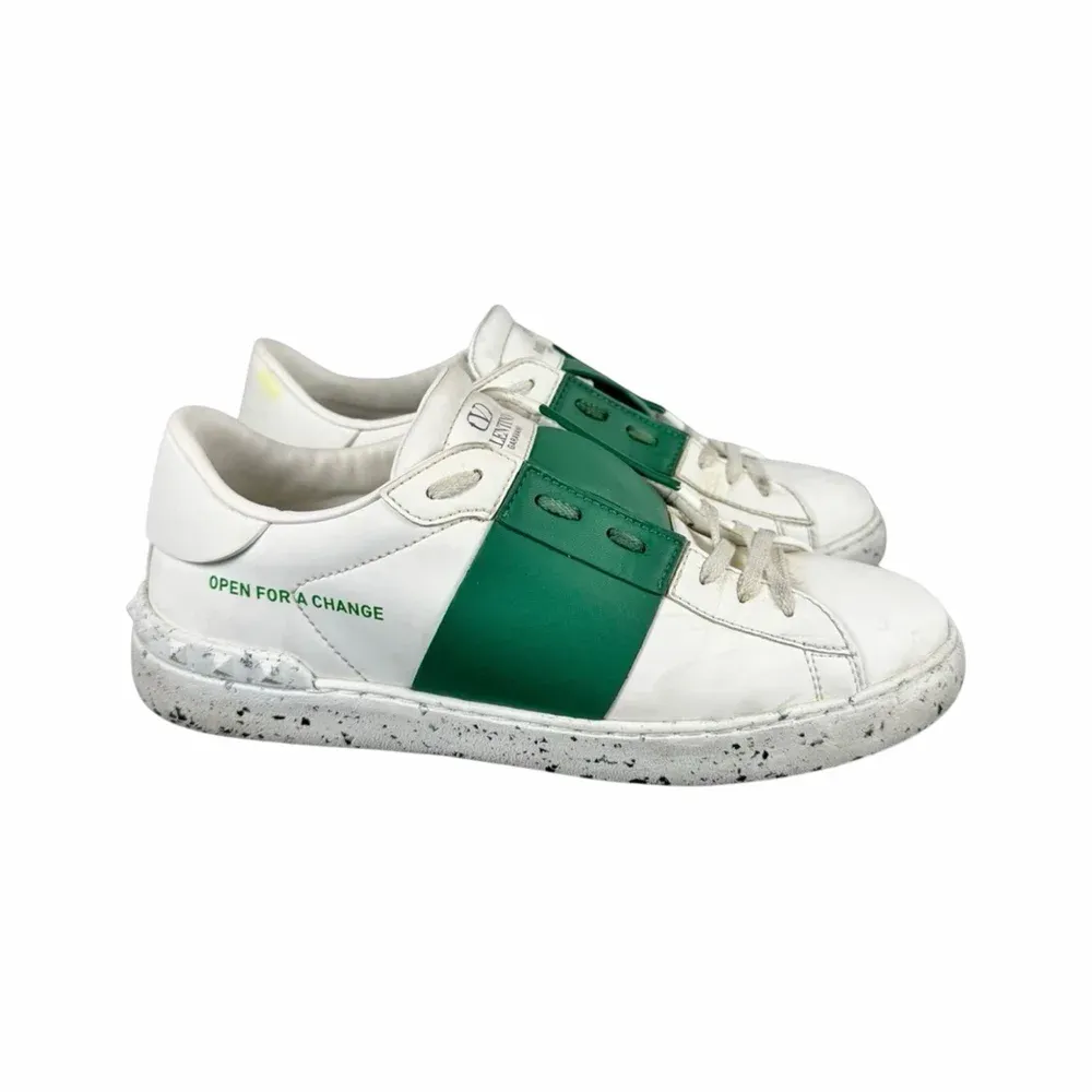 Valentino Open for a Change