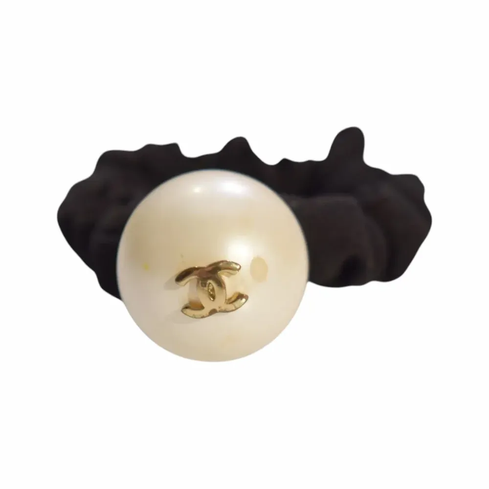 Chanel Oversized Pearl CC Logo Hair Tie