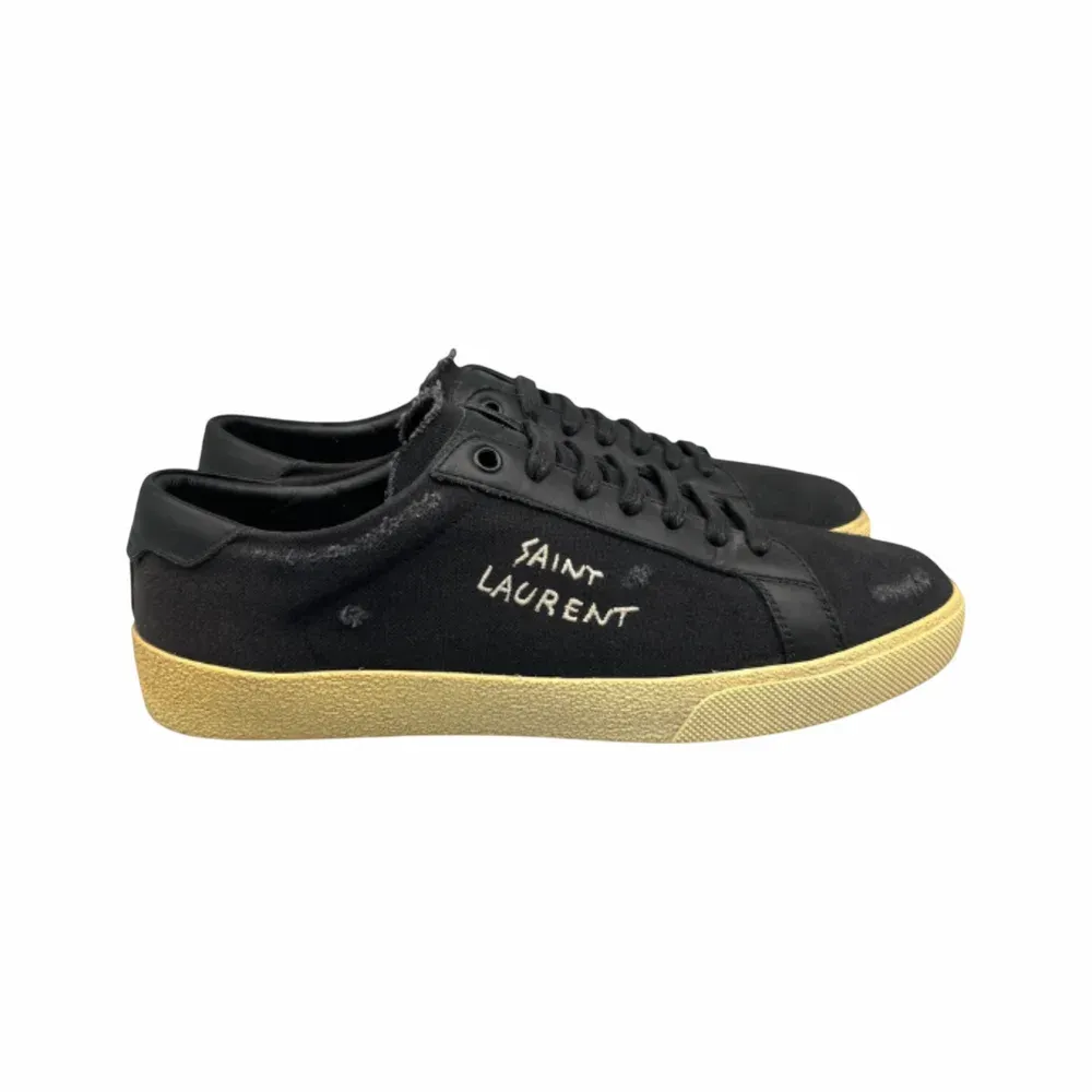 Saint Laurent Court Classic SL/06