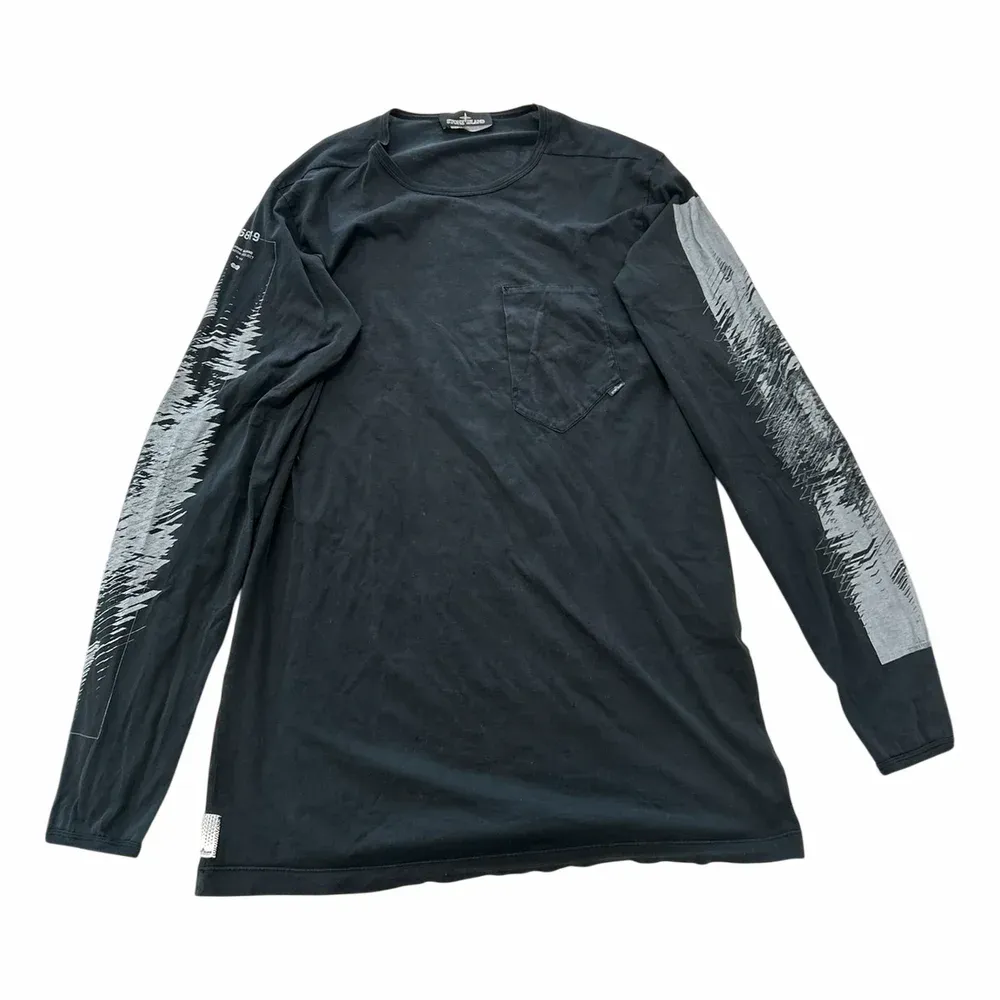 Stone Island Printed Catch Pocket Long Sleeve T-Shirt (681920210)