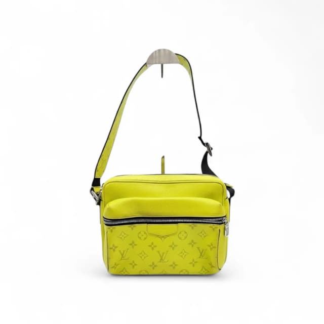 LOUIS VUITTON Outdoor Messenger